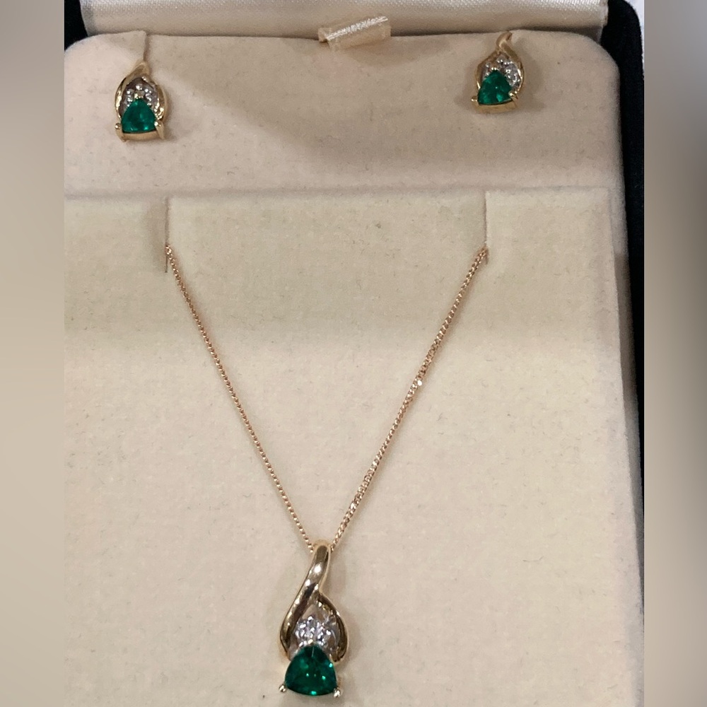 10k yellow gold emerald and diamond necklace and earrings set